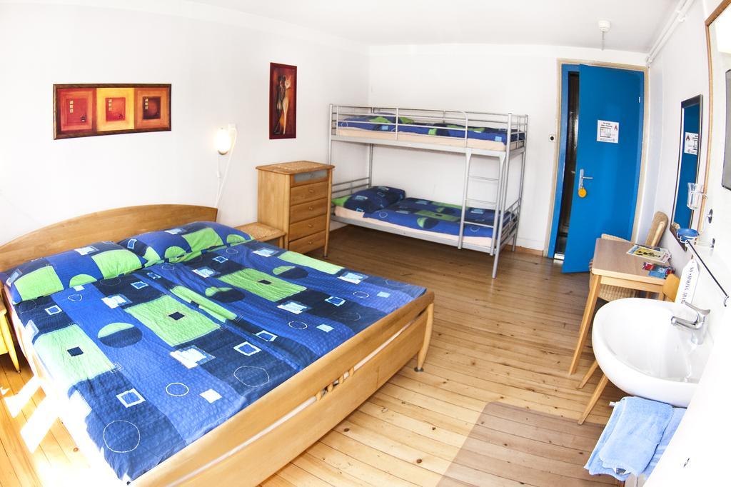 Happy Inn Lodge Интерлакен Стая снимка